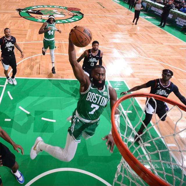 复仇快艇豪取四连胜 锋线双核对抗绿军胜在凶猛