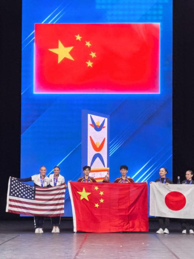开云官方-中国啦啦操队世锦赛创佳绩，中美青少年开展友好互动|中国队|体育比赛|花球|比赛|运动员_新浪新闻